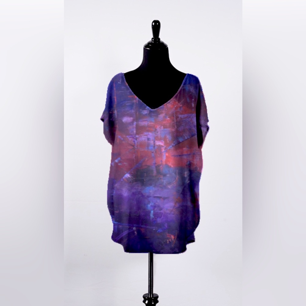 Essential Top with original artwork by Bobbi K (Approaching Storm). US 4-6